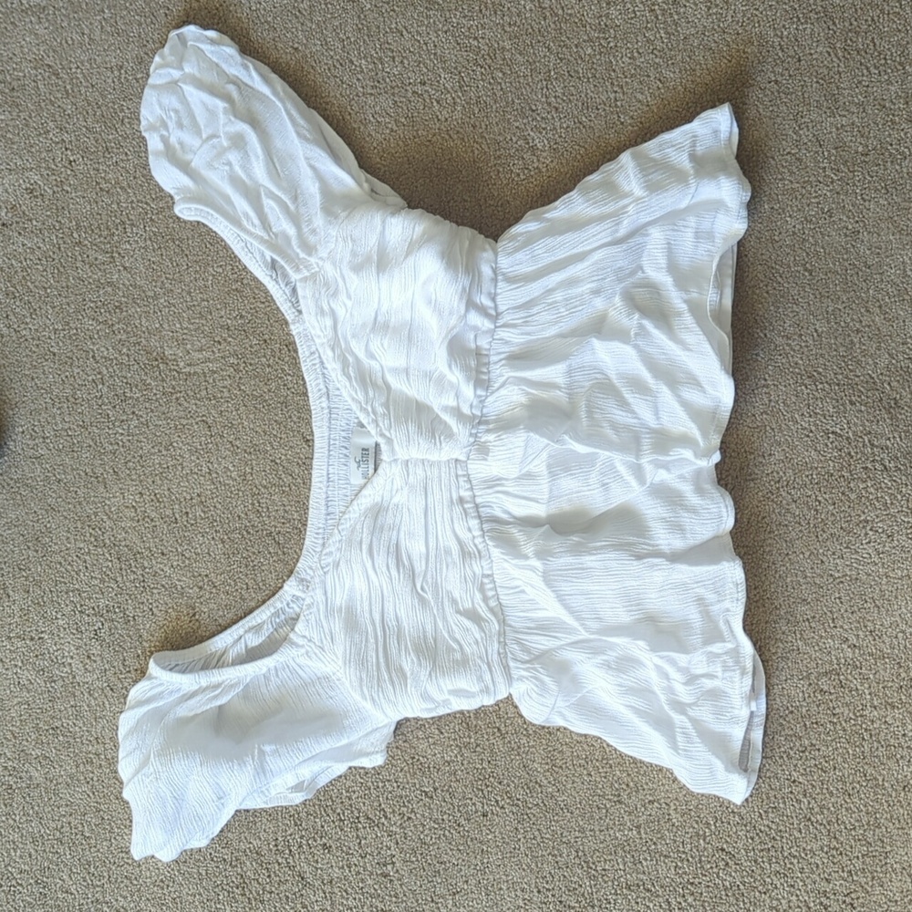 Hollister sweetheart flutter sleeve crop